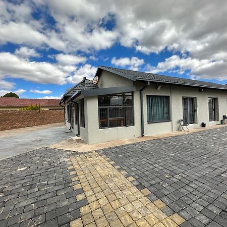 Favour Guest House Polokwane Exterior foto